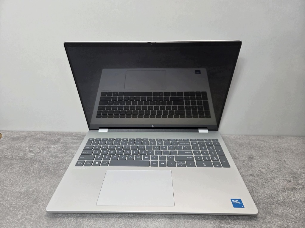 Aluminiowy HP OMNIBOOK 7 16 Ultra Core 9 270H 32GB 1TB SSD 2K OLED Win11Pro