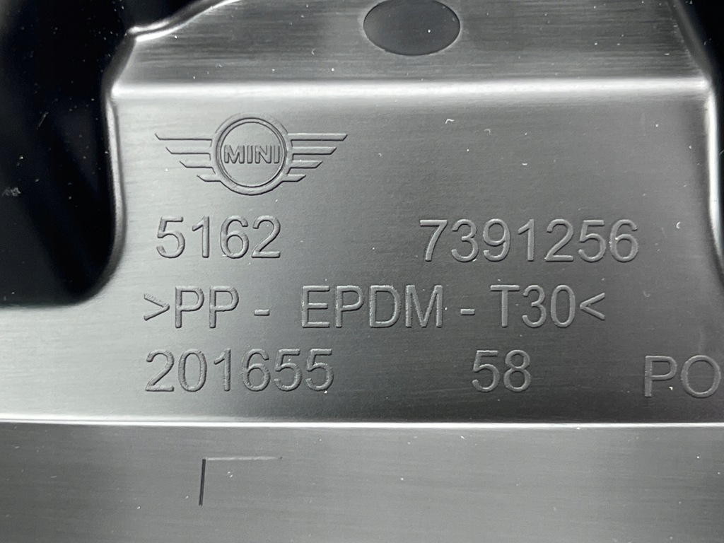 Mini F60 spojler dolny klapy tylnej nowy 7391256 — zdjęcie 4