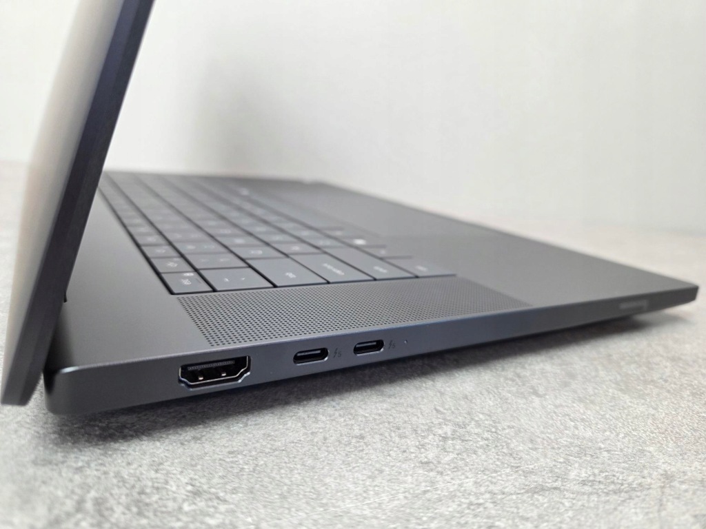 Dell Pro Max 16 Premium MA16250 Ultra 7 64GB 1,5TB OLED PRO 2000 Blackwell