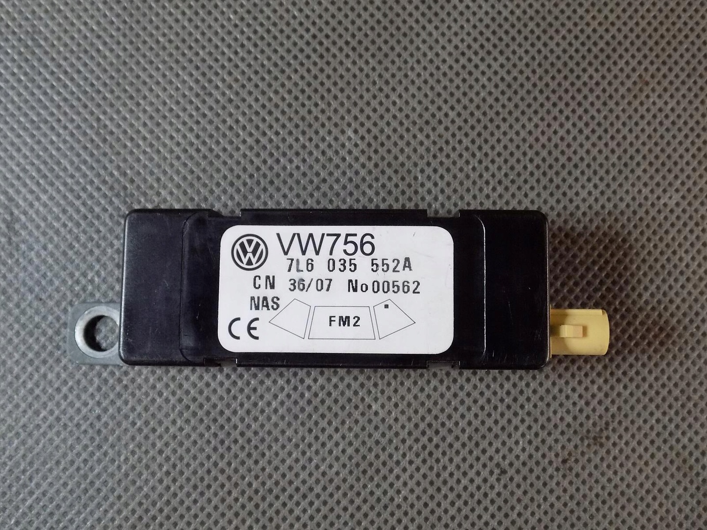 VW TOUAREG 7L ANTENNA AMPLIFIER 7L6035552A