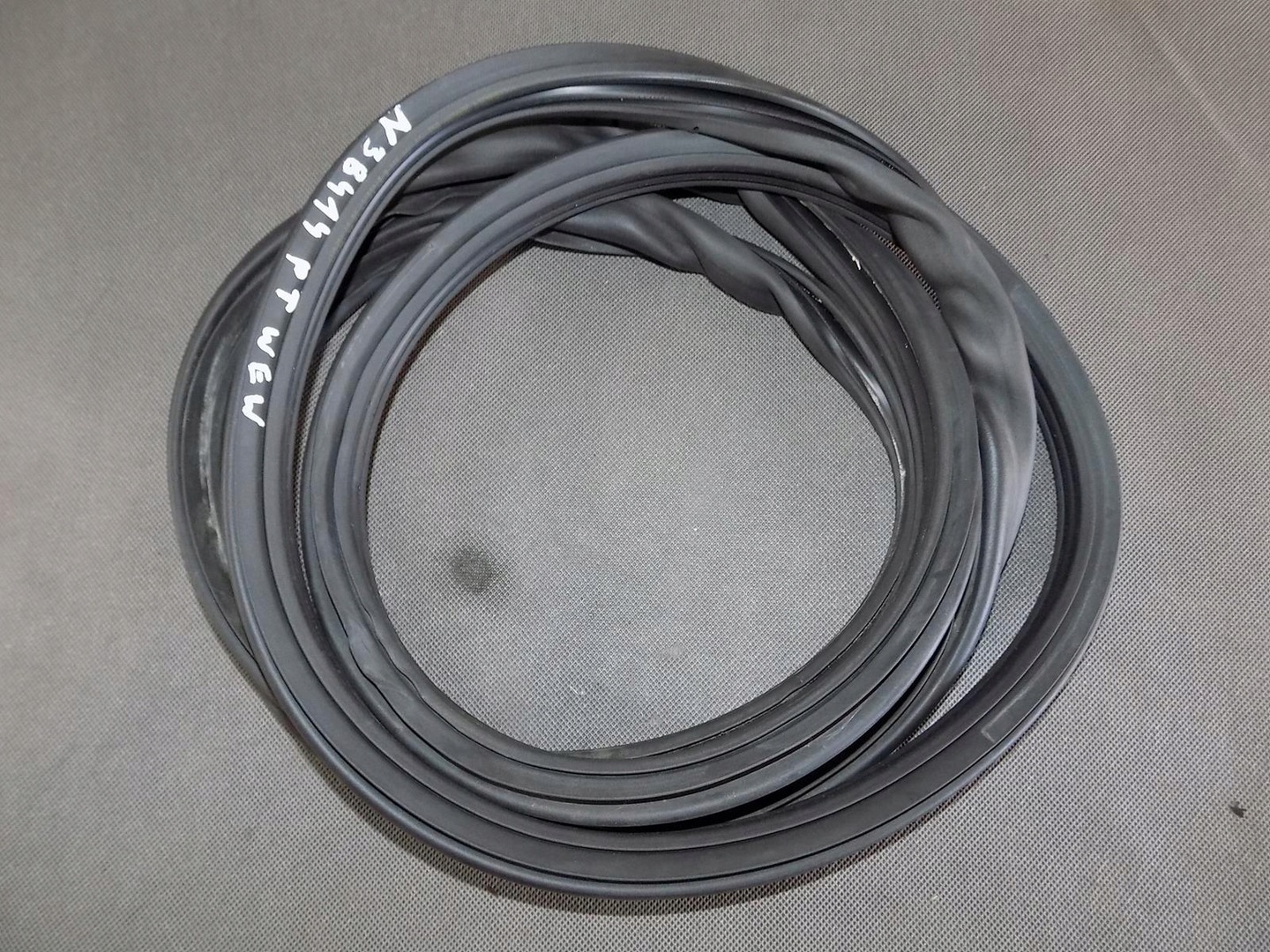 VW TOUAREG 7L GASKET RIGHT REAR INTERIOR 7L0839311E