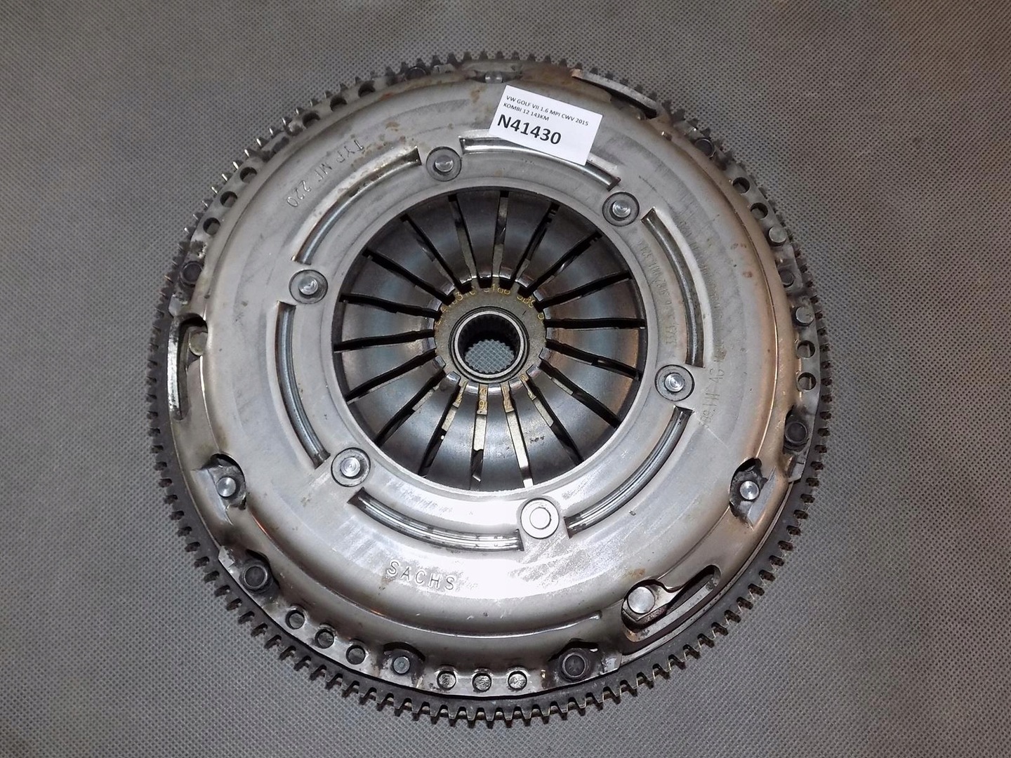 VW GOLF VII CLUTCH WHEEL TWO-MASS 04E141025