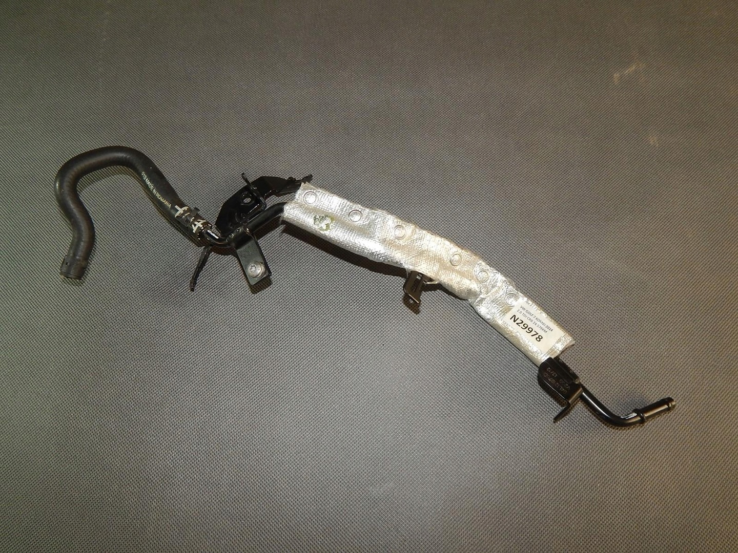 VW GOLF VII PIPE WATER HOSE 04L121070D