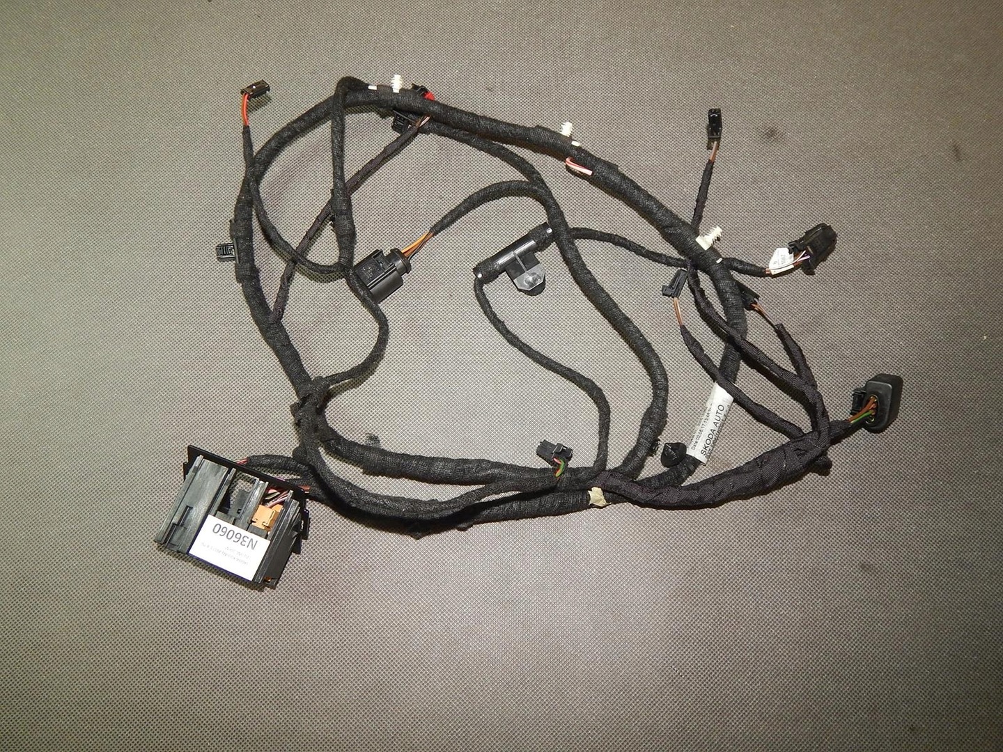 SKODA KODIAQ BEAM INSTALLATION 566971147T