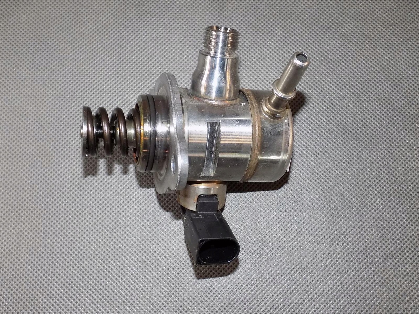 SKODA KAROQ 1.5 TSI FUEL PUMP 05E127027
