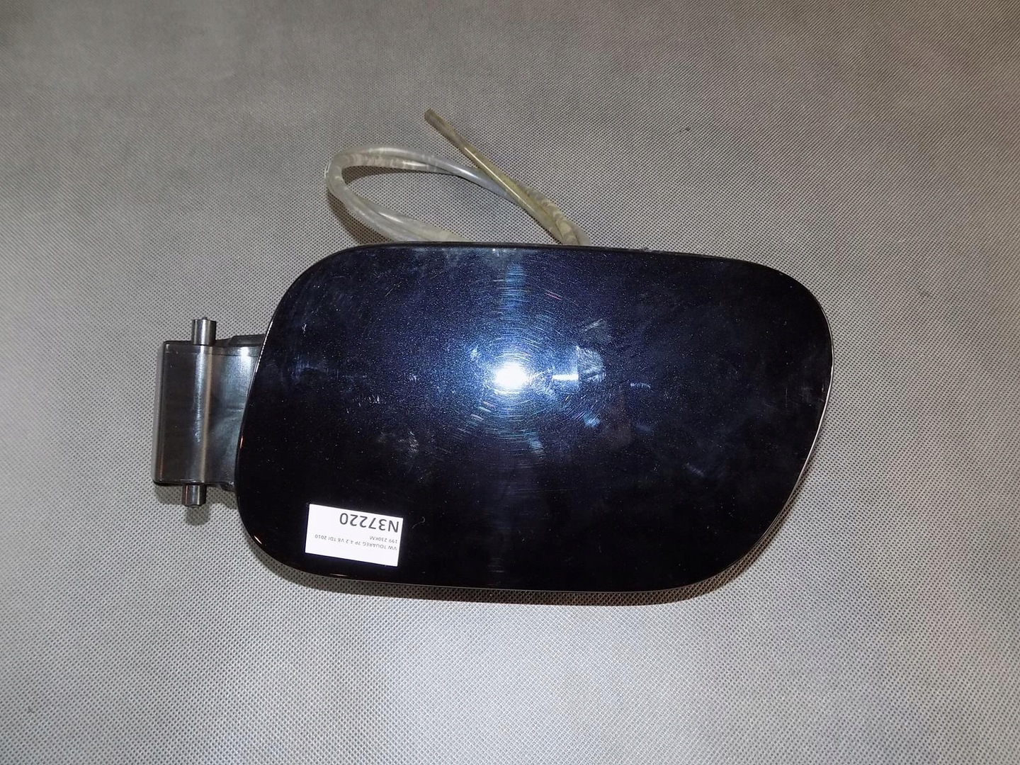 TOUAREG 7P FUEL FLAP LC9X 7P6809857