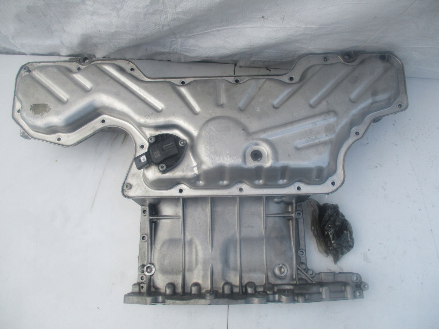 Bentley audi s6 rs6 rs7 s8 4.0 tfsi oil sump pan | Autocatalog  