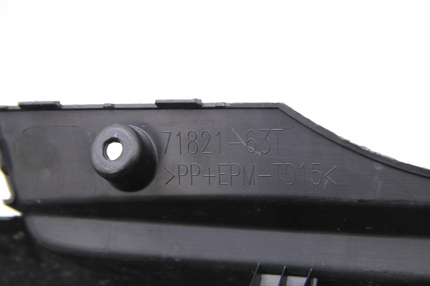 Оригинальный бампер зад suzuki s-cross sx4 ii 2021- 71821-63t с разбора
