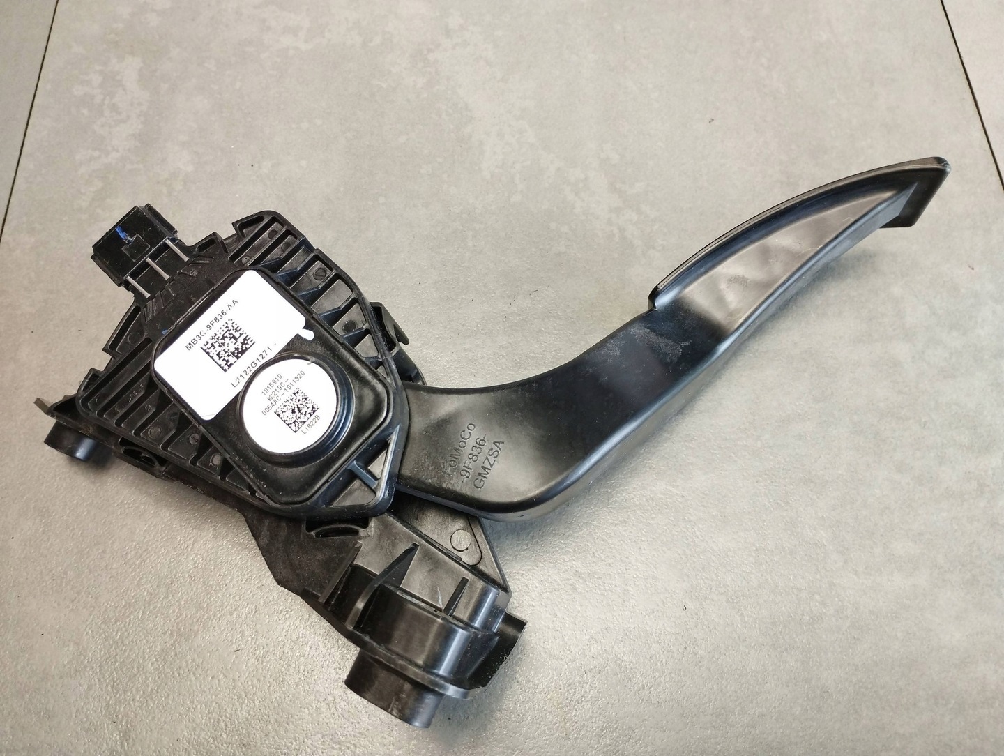 Volkswagen Amarok II 2023 GAS PEDAL MB3C9F836AA 2HJ721603