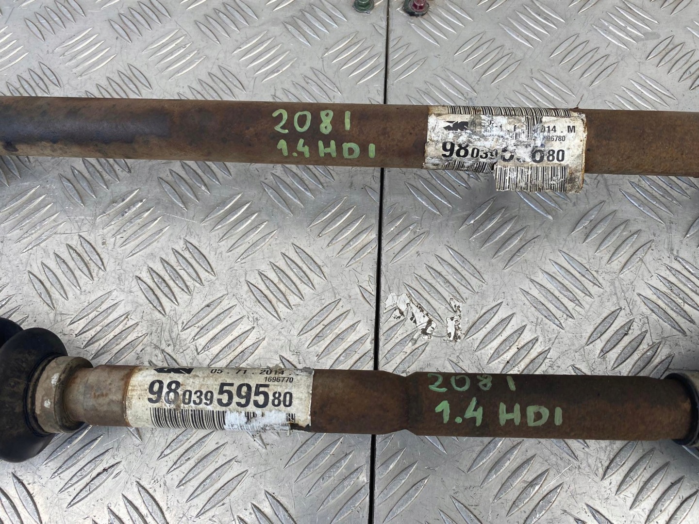 Peugeot 208 shaft halfaxle left right front - low price ❱ XDALYS