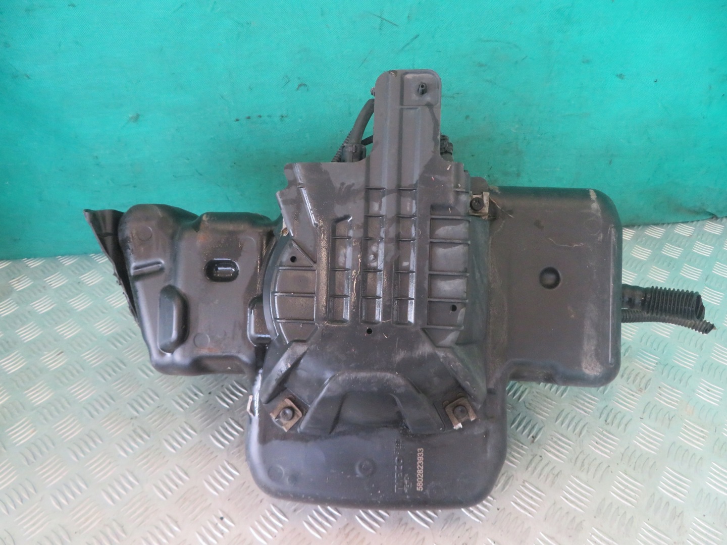 Бачек насос adblue iveco daily 2.3 23r 5802823933 с разбора