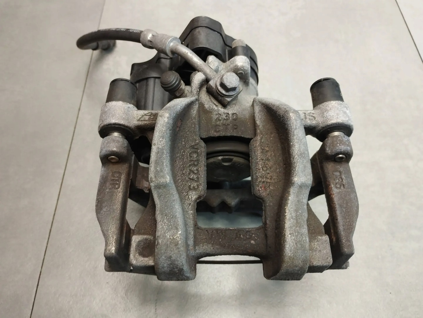 Skoda Superb 3V CLAMP RIGHT REAR 3Q0615406AC 4X4