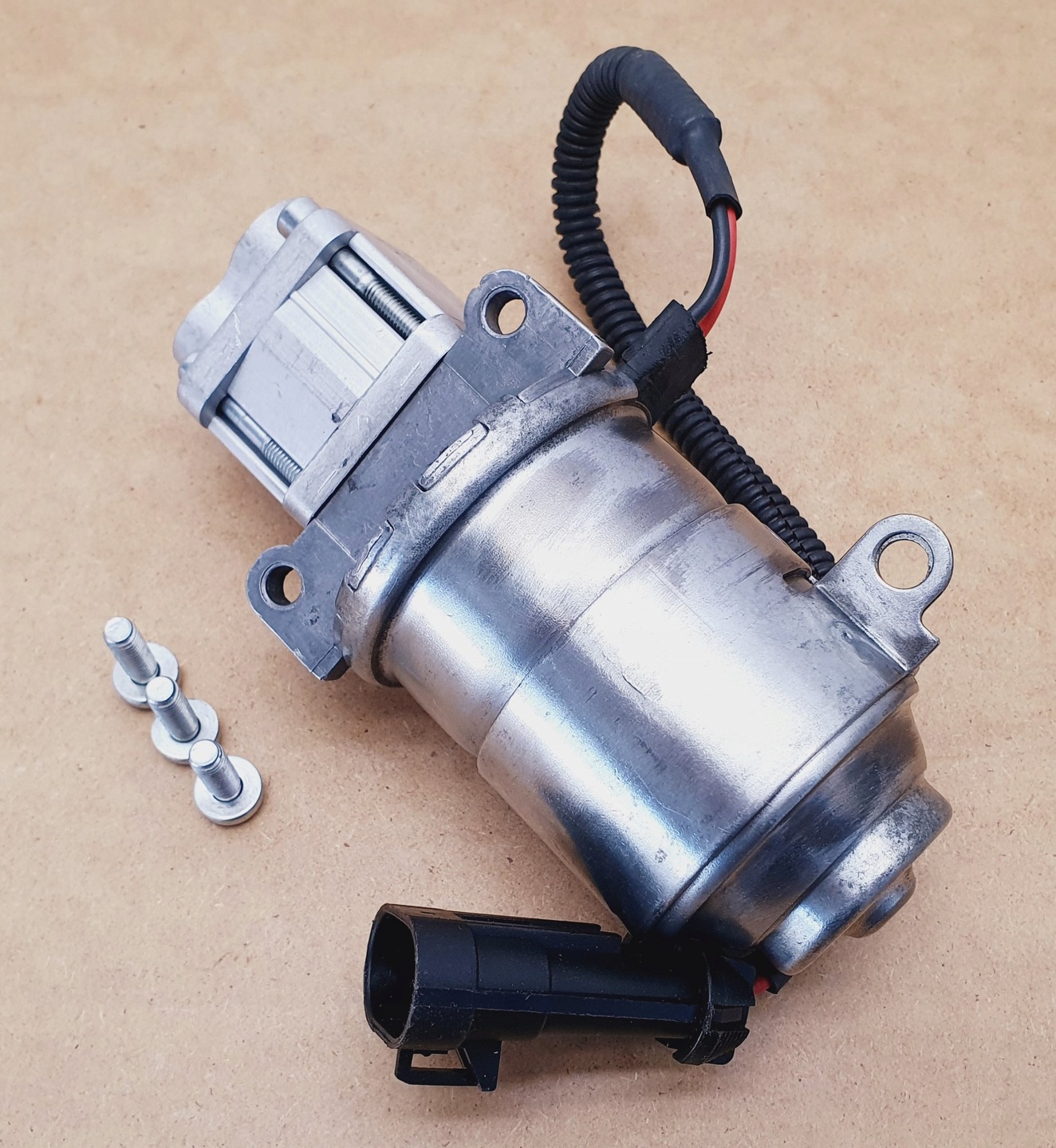 Order an Pump selespeed bm.0085647.a 51736315 fiat alfa lancia Order an Pump selespeed bm.0085647.a 51736315 fiat alfa lancia