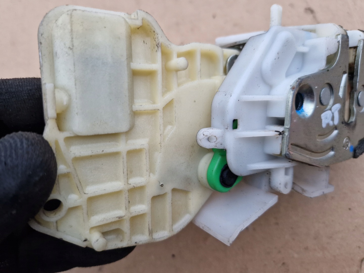 Замок двери правый зад honda city iv 1.4 i-dsi 2pin недорого