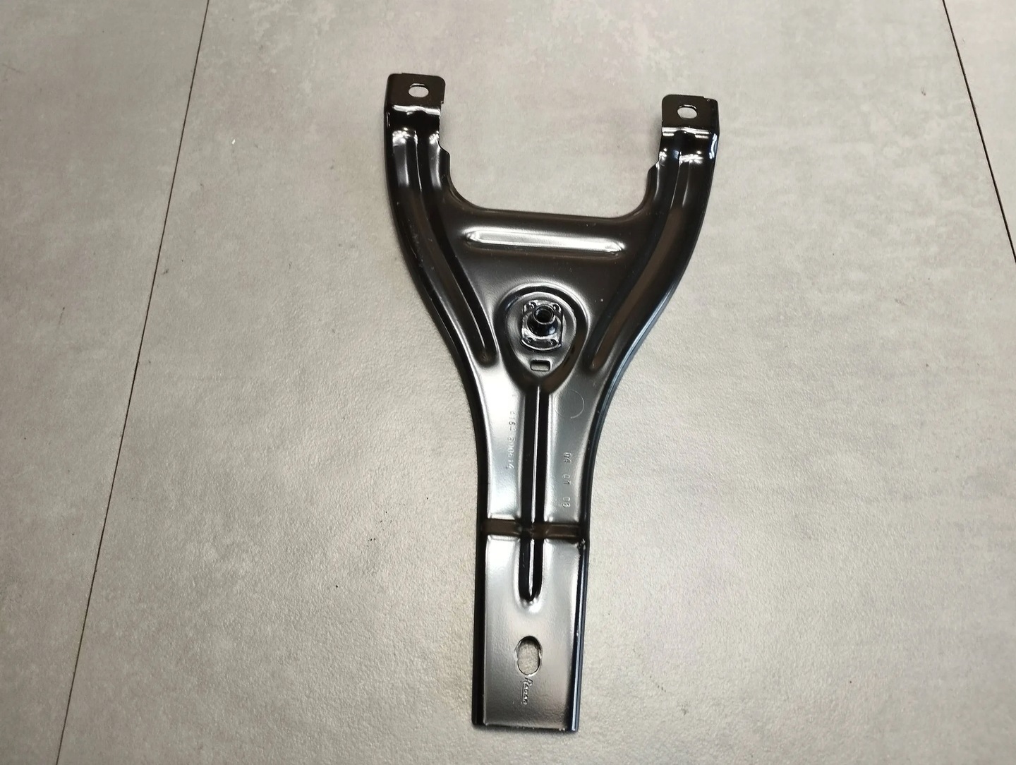 Mercedes ML W164 FLOOR MOUNT A1648600614
