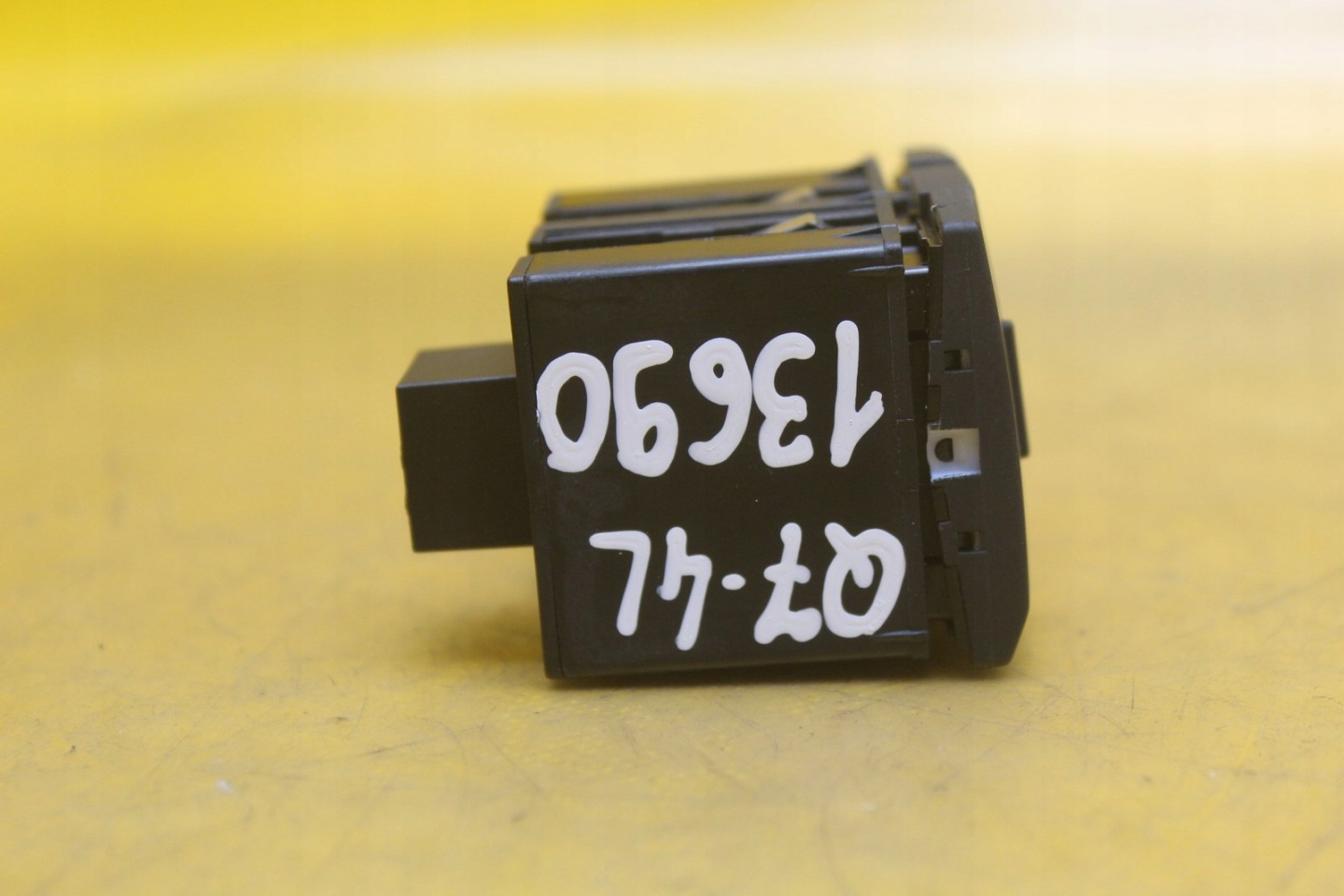 Панель переключателей pdc check часы audi q7 4l 4l1927123a недорого