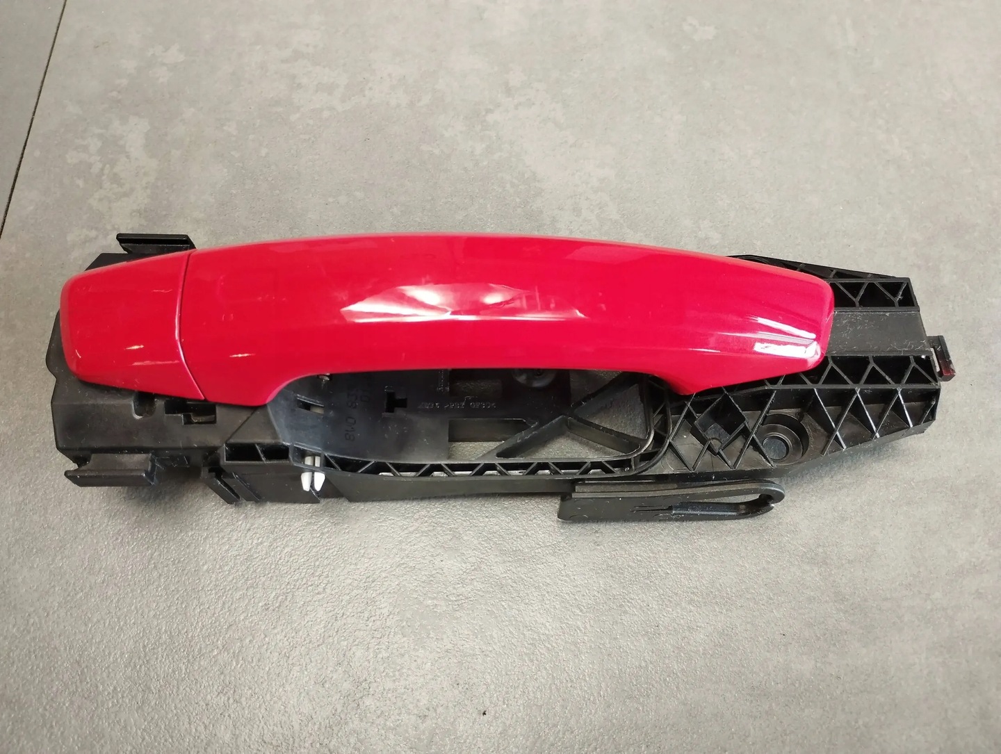 Audi A3 8V FRONT RIGHT HANDLE LZ3M 8V0839885