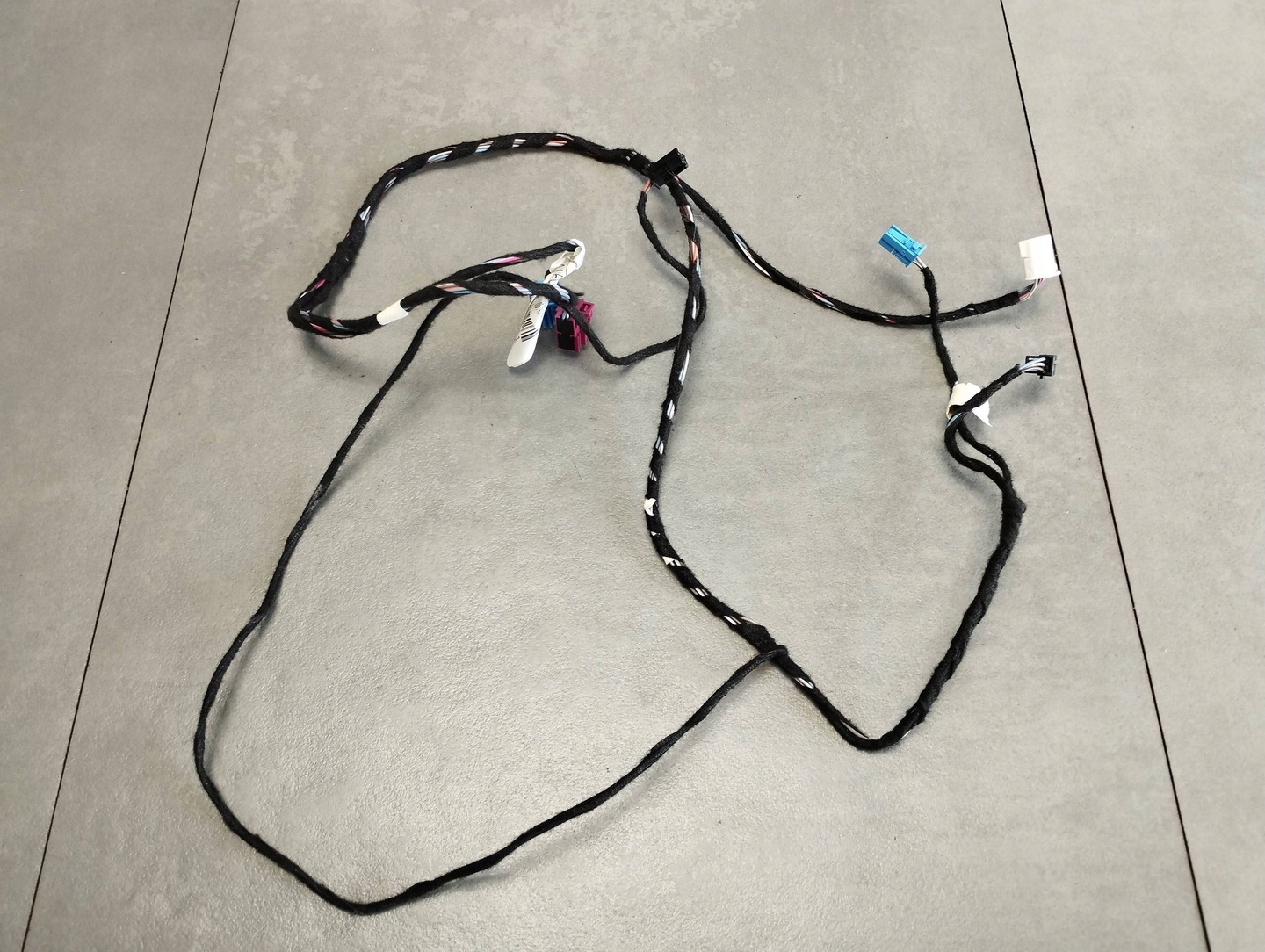 Mercedes-Benz GLE W166 UPHOLSTERY HARNESS RIGHT REAR A1665404113