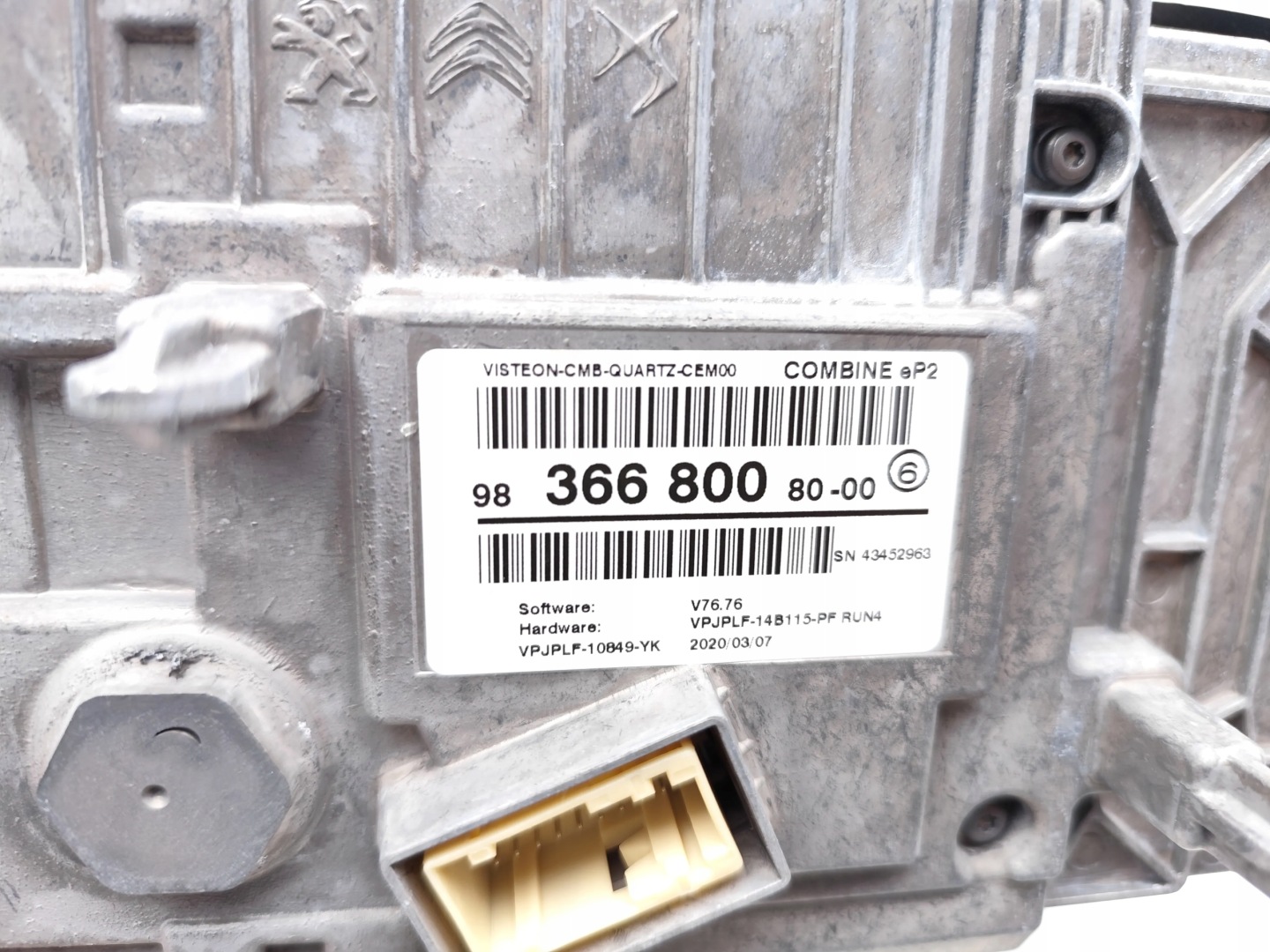 Peugeot 2008 счетчик / спидометр e-2008 двигатель электрический 9836680080 недорого