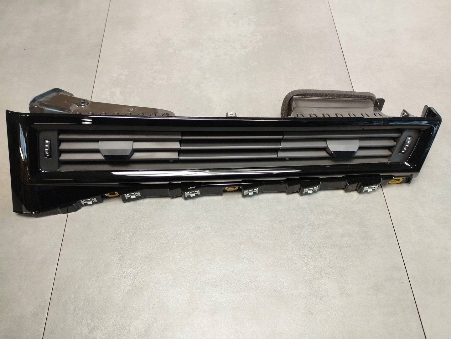 Audi A1 Kratka nawiewu 82B820951B 82B820951C