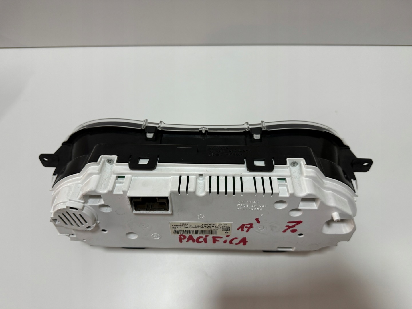 Купить Chrysler pacifica ii 17-24 usa счетчик часов спидометр 68227903