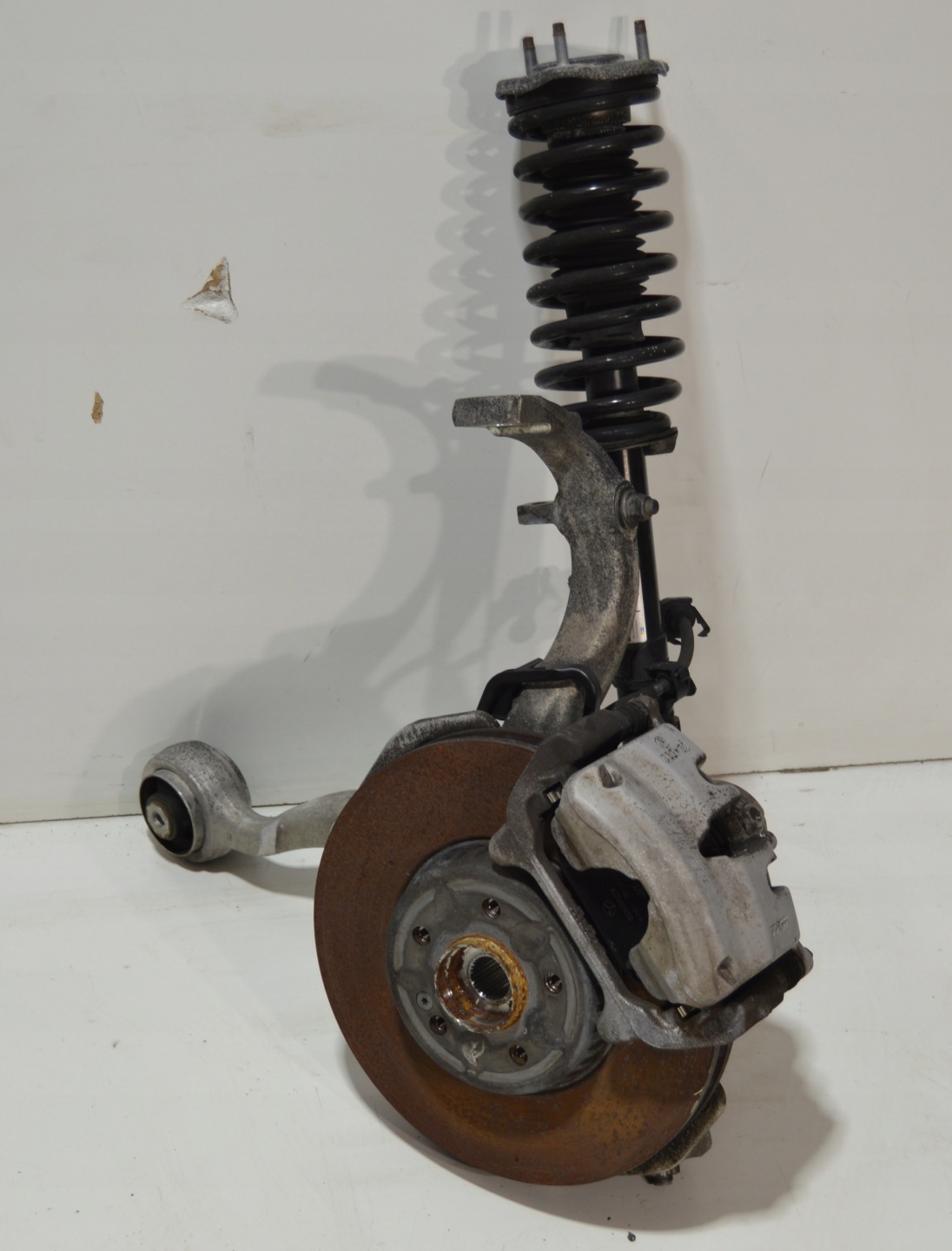 Suspension left front mcpherson hub arm mercedes w213 e class  