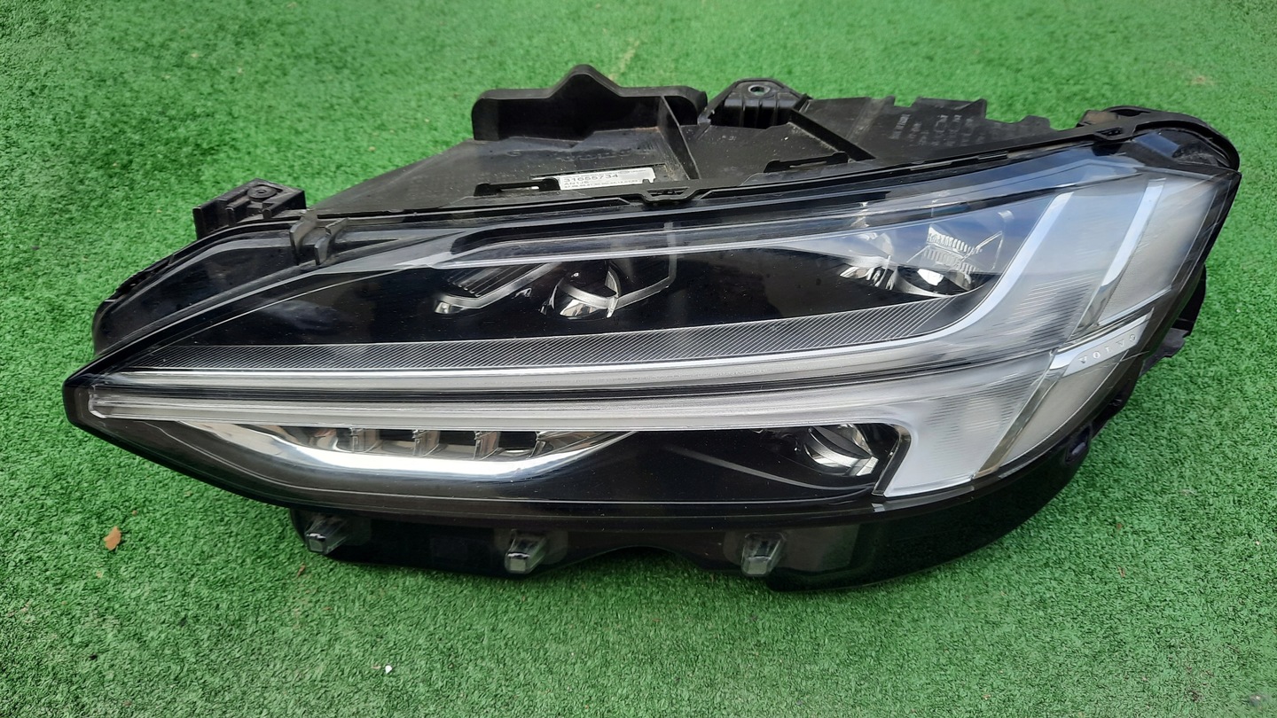 Volvo v90 headlights deals