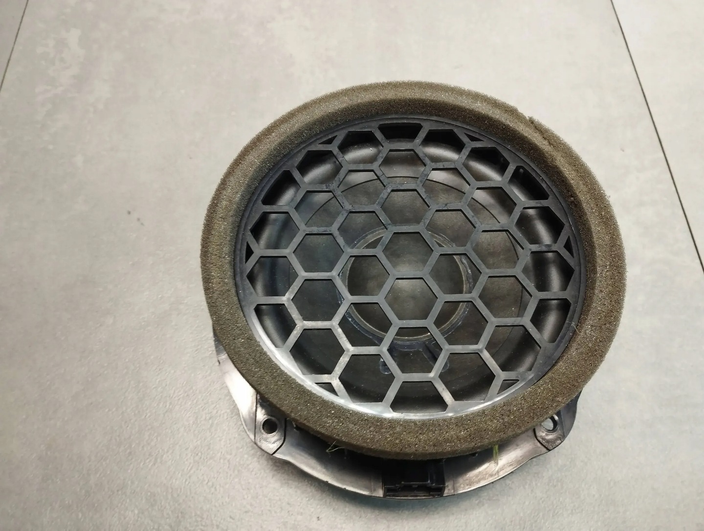 Skoda Superb 3V REAR DOOR SPEAKER CAX29412