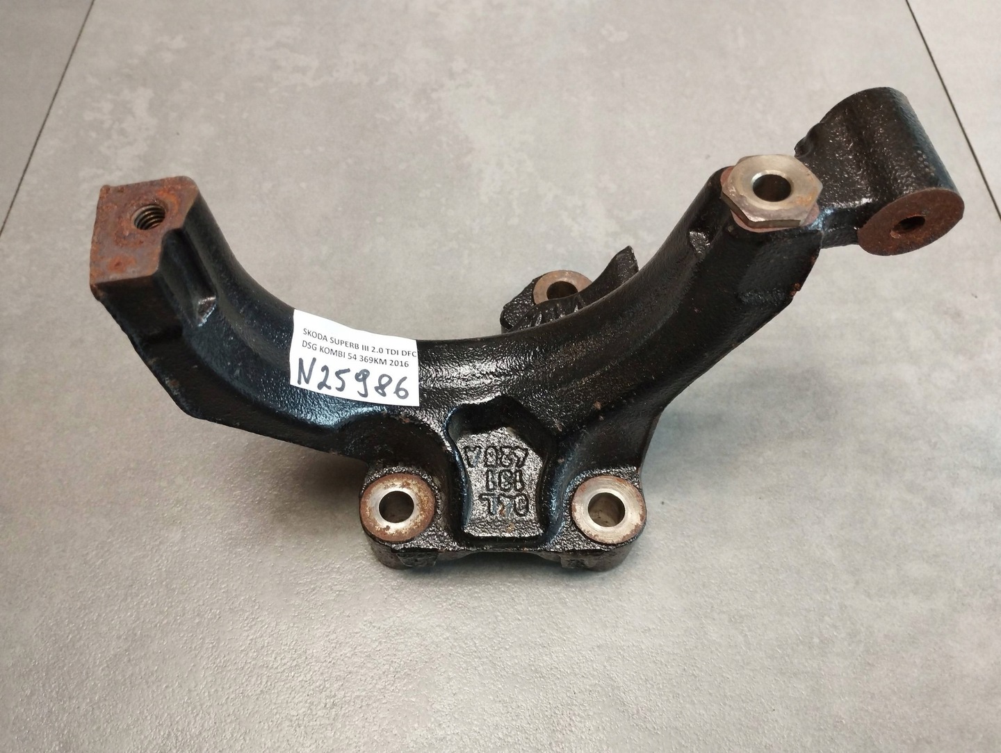 Skoda Superb 3V TURBINE BRACKET 04L131426A