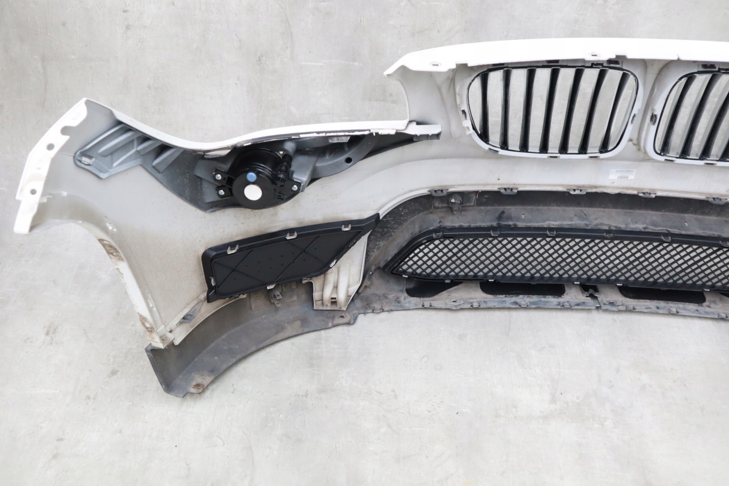 Купити Бампер bmw x1 e84 рестайл lci галогенні лампи отвори на 4 pdc на форсунки омивачів