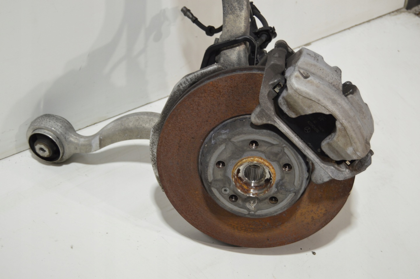 Suspension left front mcpherson hub arm mercedes w213 e class 