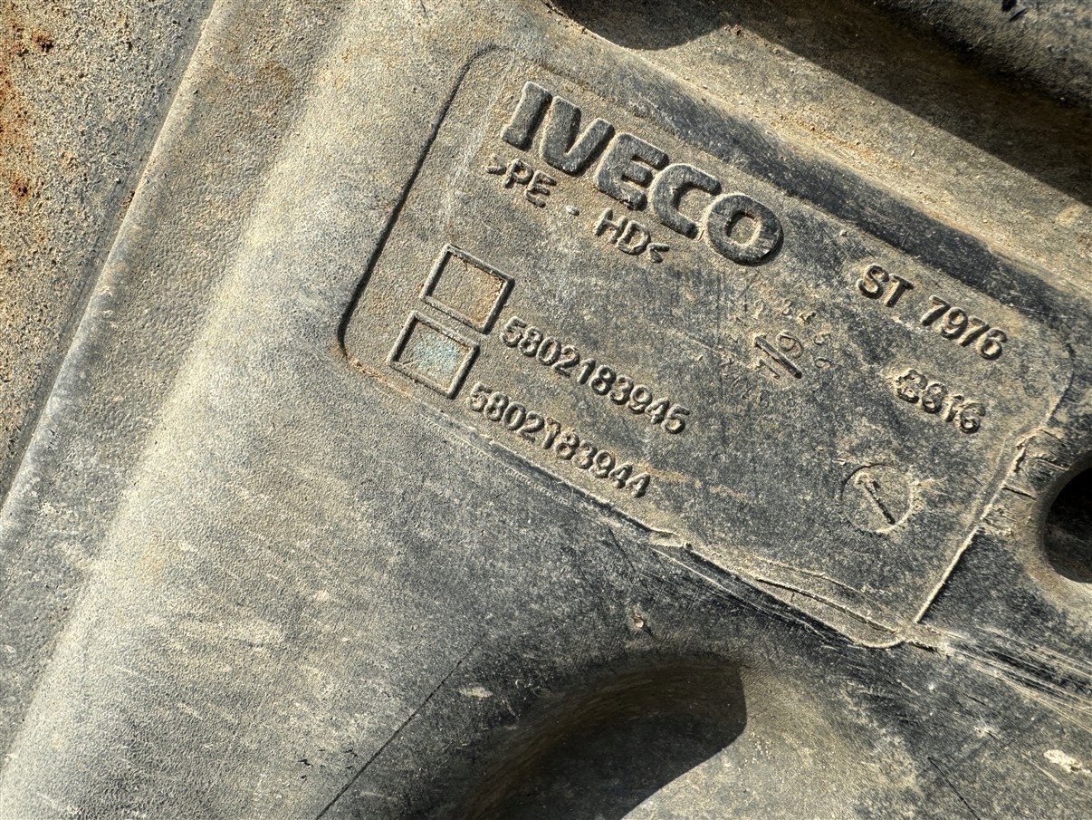 Бачек ad blue + насос 2.3 hpi 5802183945 17-20r iveco daily 6 vi 19r с разбора