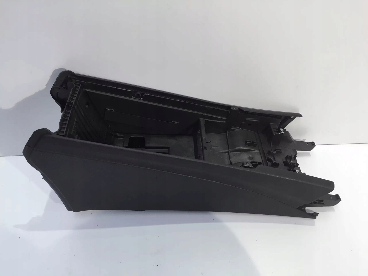Mercedes c class w205 tunnel panel plastic middle