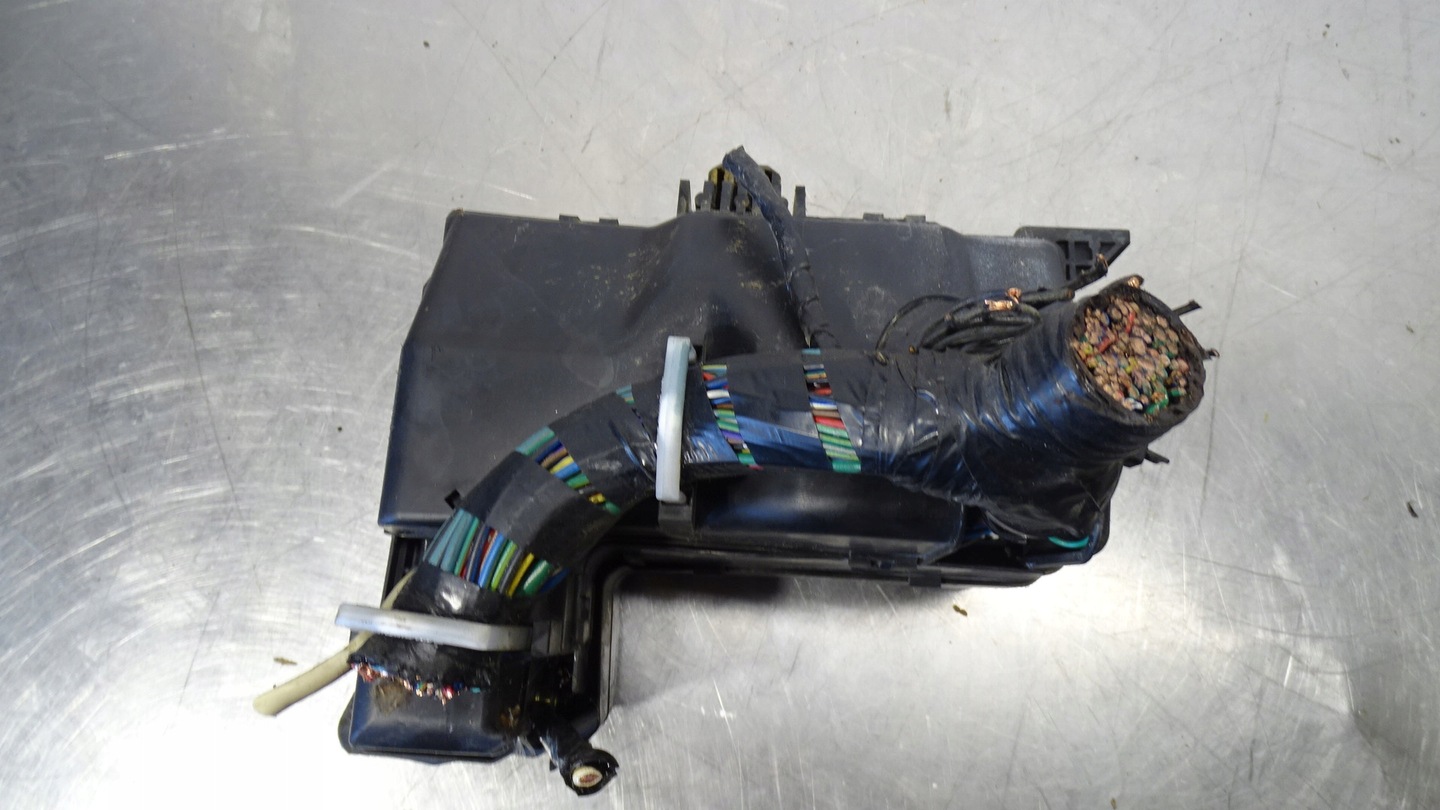 Fuse box bsi mitshubishi pajero pinin 2.0gdi | Autocatalog