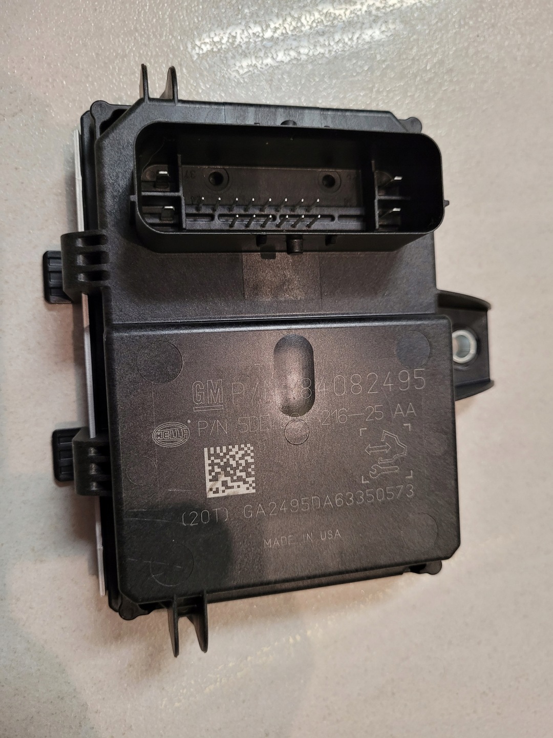 Opel mokka x module pump controller fuel 84082495 - Car part Opel mokka x module pump controller fuel 84082495 - Car part