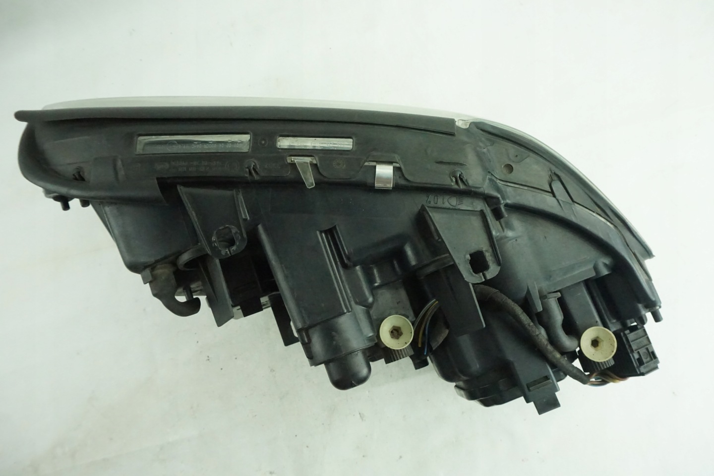 приобрести Фара  передняя права ксенон bmw 7 e65 15621000re eu