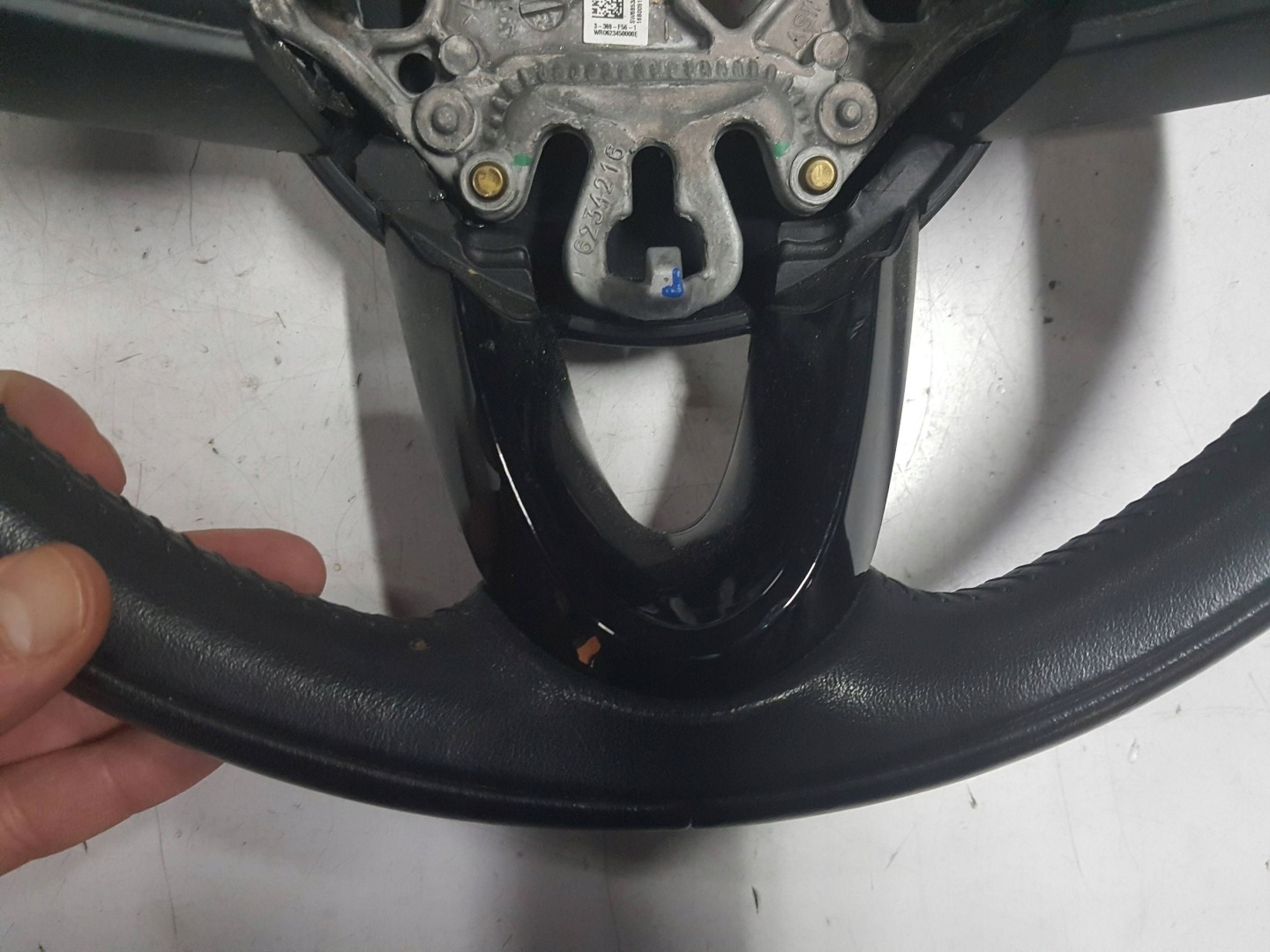 цена Mini cooper f55 f56 14r- руль кожаный
