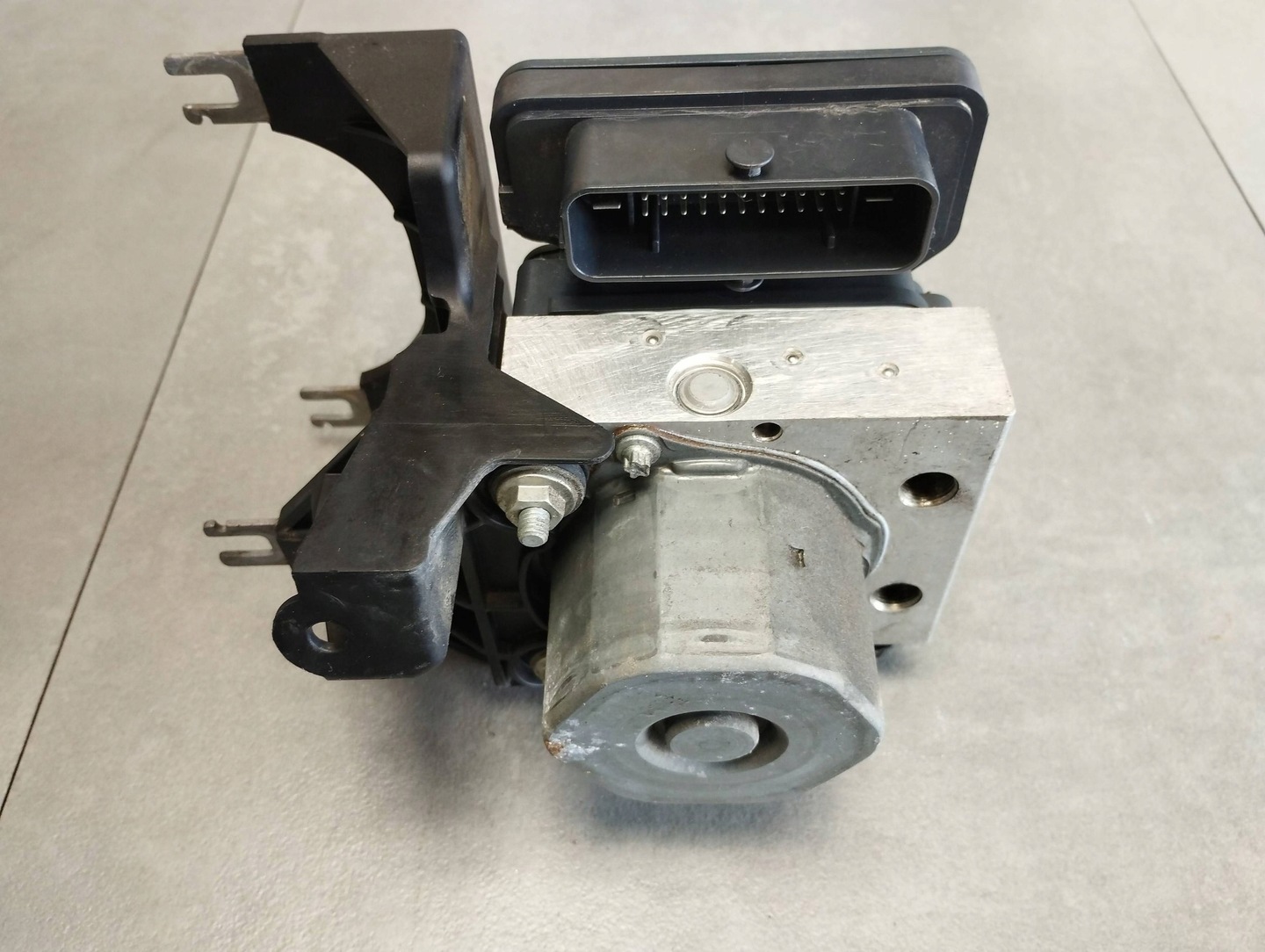 Mercedes B-CLASS W246 W242 PUMP ABS A2424310812
