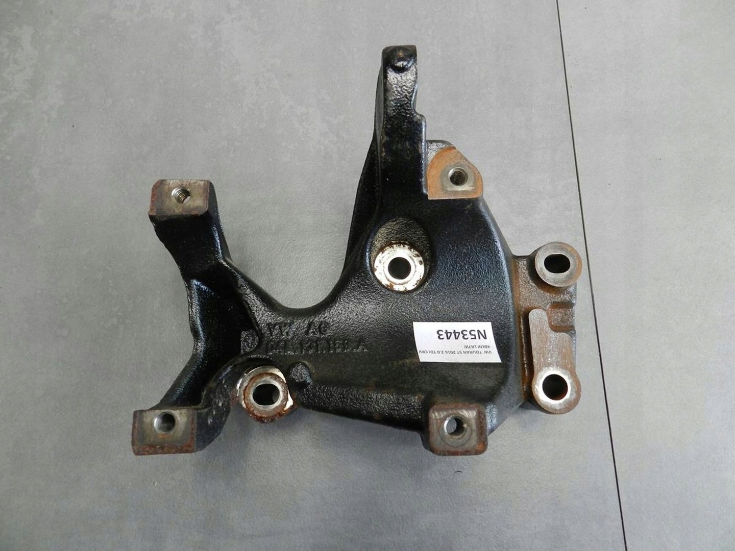 VW TOURAN 5T PAW SUPPORT 04L131159A 04l131159a