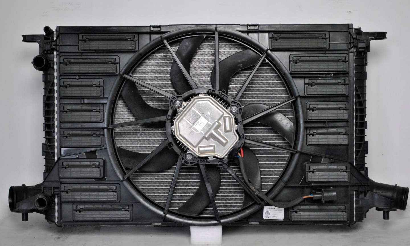 新品 アウディA5ラジエーター 8W0121251AKAUDI A5 A4 8W B9 17-20 2.0