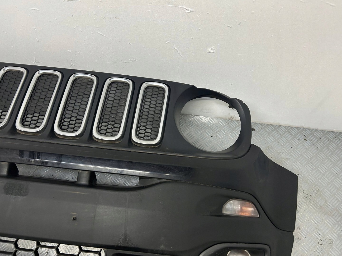 Купить Бампер передний передний комплектный jeep renegade 601