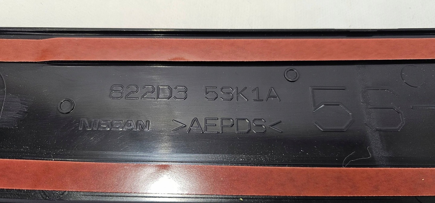 Накладка  двери задних зад сторона левая nissan leaf ii ze1 2023 новый с разбора