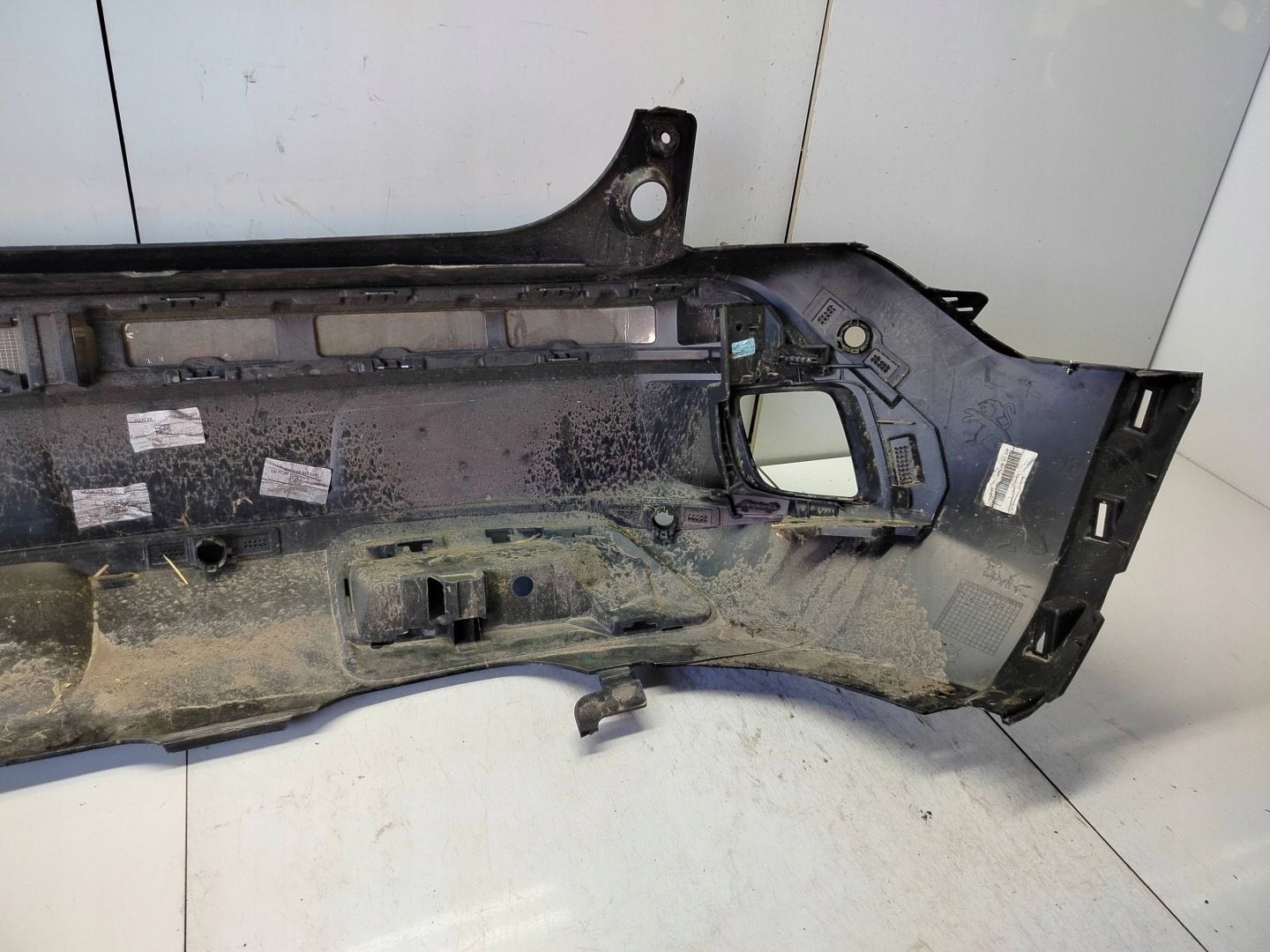 Бампер задній зад peugeot 3008 ii 9811865077 2016- з доставкою