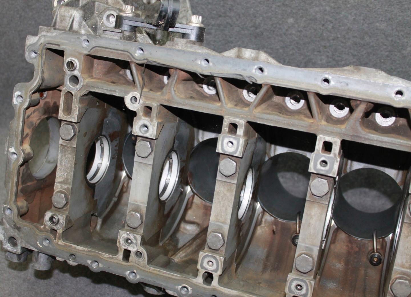приобрести Bmw e90 e91 e92 f10 e60 e63 3.0i n53b30a - блок двигателя 7558321