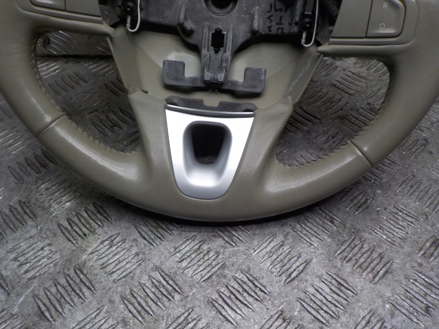 Renault scenic iv руль кожаный бежевый многофункциональный с доставкой
