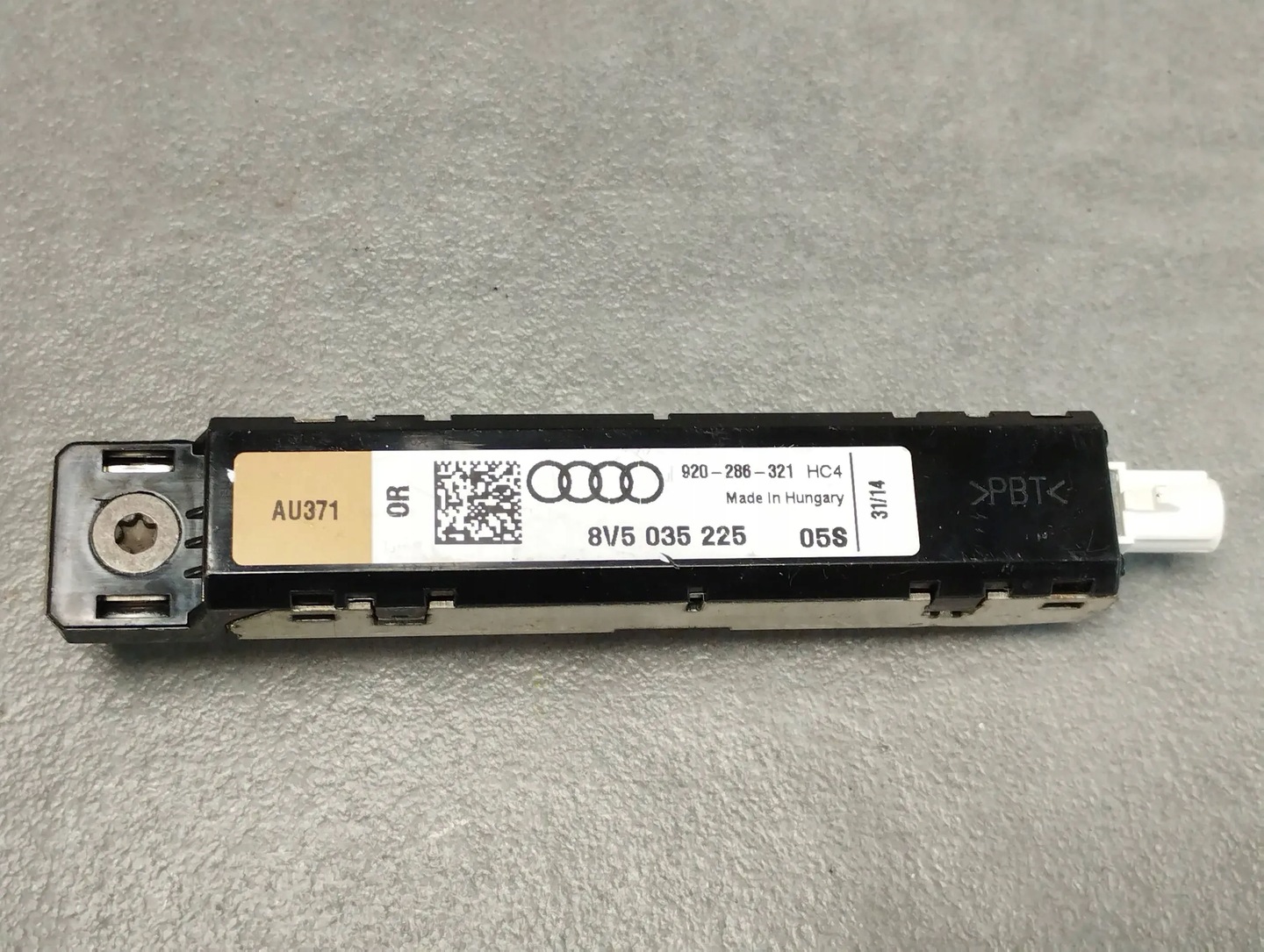 Audi A3 8V ANTENNA AMPLIFIER 8V5035225