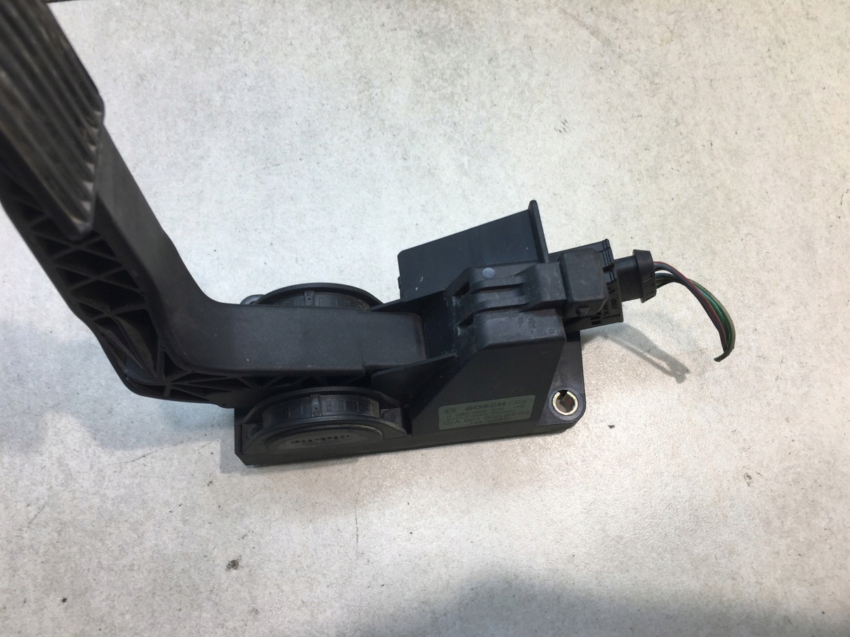 Потенциометр газа vito w638 2.2 cdi 0281002335 a9013000404 дешевле
