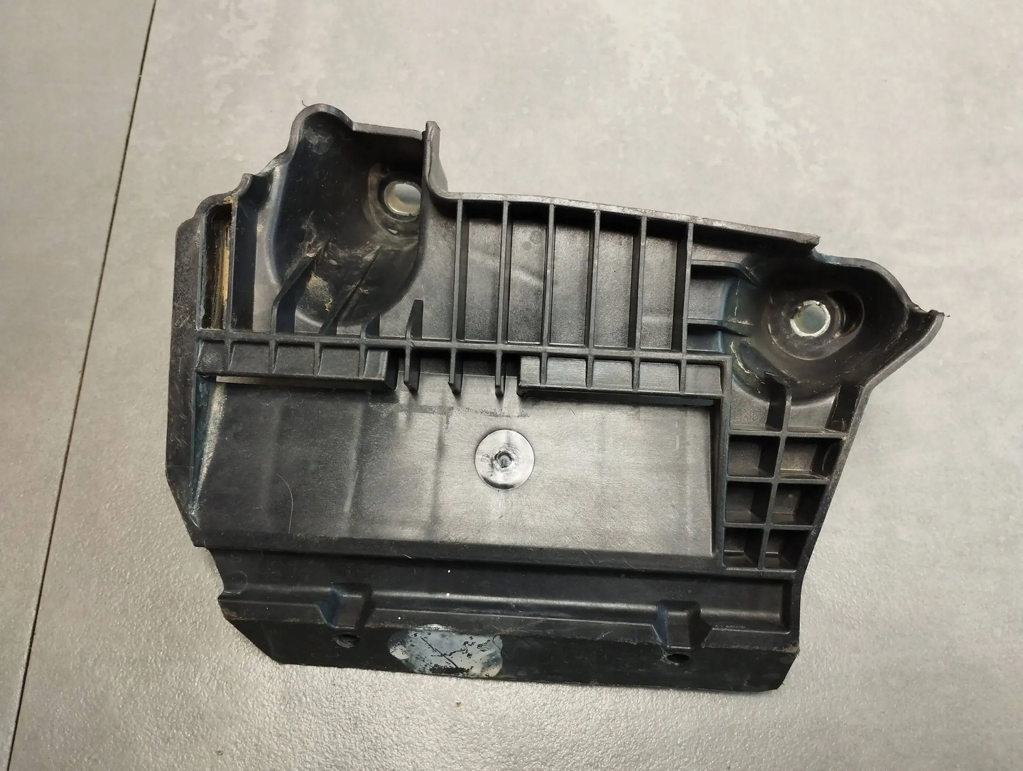 Ford Mondeo MK5 battery base DG9310663B