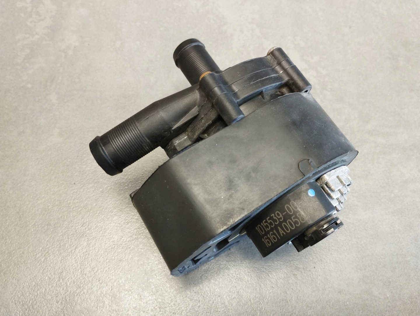 Mercedes B-CLASS W246 W242 ADDITIONAL WATER PUMP 101553900C