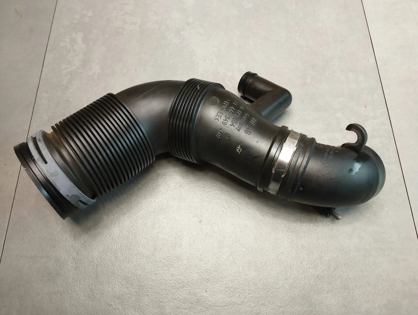 Audi A1 8X PIPE 6R0129654C